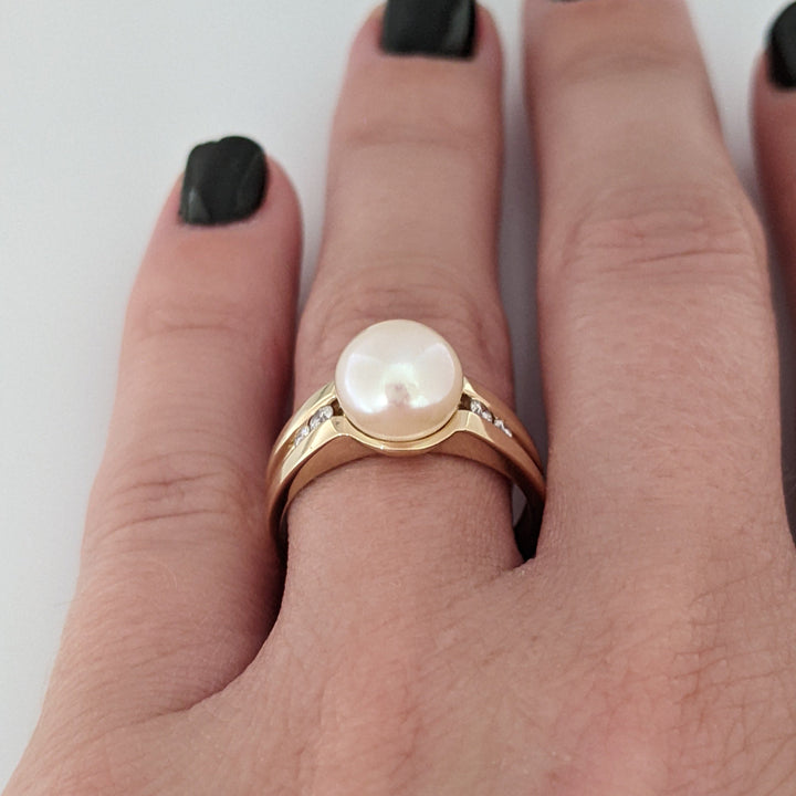 14K PEARL ROUND 8MM WITH (4) MELEE ESTATE RING 4.4 GRAMS