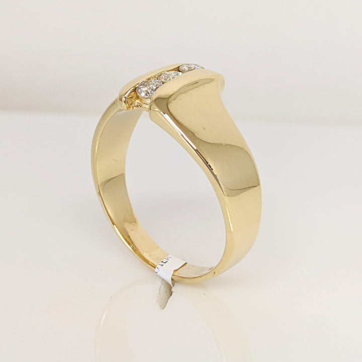 14K .20 CARAT TOTAL WEIGHT I1 I DIAMOND ROUND (3) ESTATE RING 5.6 GRAMS