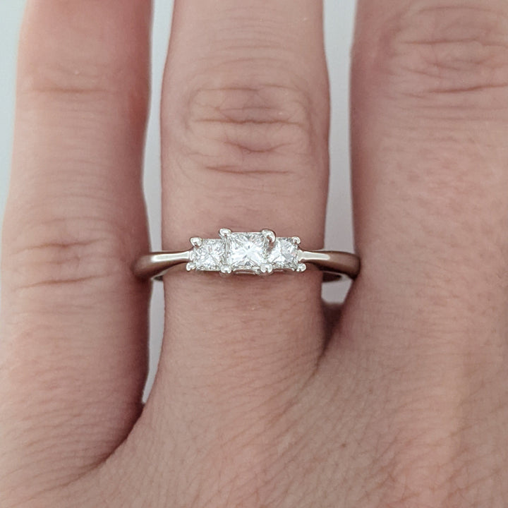 18K WHITE .37 CARAT TOTAL WEIGHT VS2 H DIAMOND PRINCESS CUT (3) ESTATE TRINITY RING 3.5 GRAMS