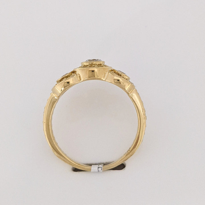 18K .96 CARAT TOTAL WEIGHT SI2 I DIAMOND ROUND (3) YELLOW (42) BEZEL ESTATE RING 5.0 GRAMS