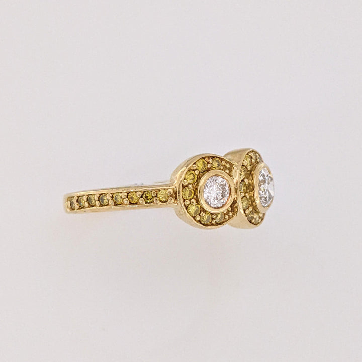 18K .96 CARAT TOTAL WEIGHT SI2 I DIAMOND ROUND (3) YELLOW (42) BEZEL ESTATE RING 5.0 GRAMS