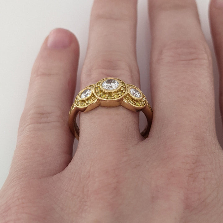 18K .96 CARAT TOTAL WEIGHT SI2 I DIAMOND ROUND (3) YELLOW (42) BEZEL ESTATE RING 5.0 GRAMS