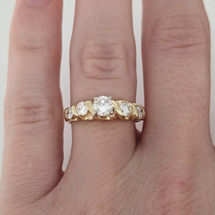 14K .63 CARAT TOTAL SI2-I1 I-J DIAMOND ROUND (5) SWIRL SIDES ESTATE RING 2.9 GRAMS