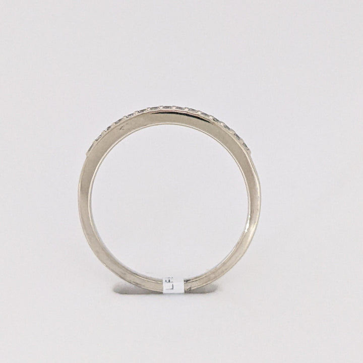 14K WHITE .15 CARAT TOTAL WEIGHT I1 H DIAMOND ROUND (16) PRONG-SET ESTATE BAND 1.6 GRAMS