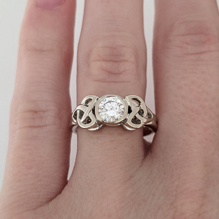 14K WHITE .60 CARAT TOTAL VS2 H DIAMOND ROUND BEZEL CELTIC STYLE ESTATE RING 4.2 GRAMS