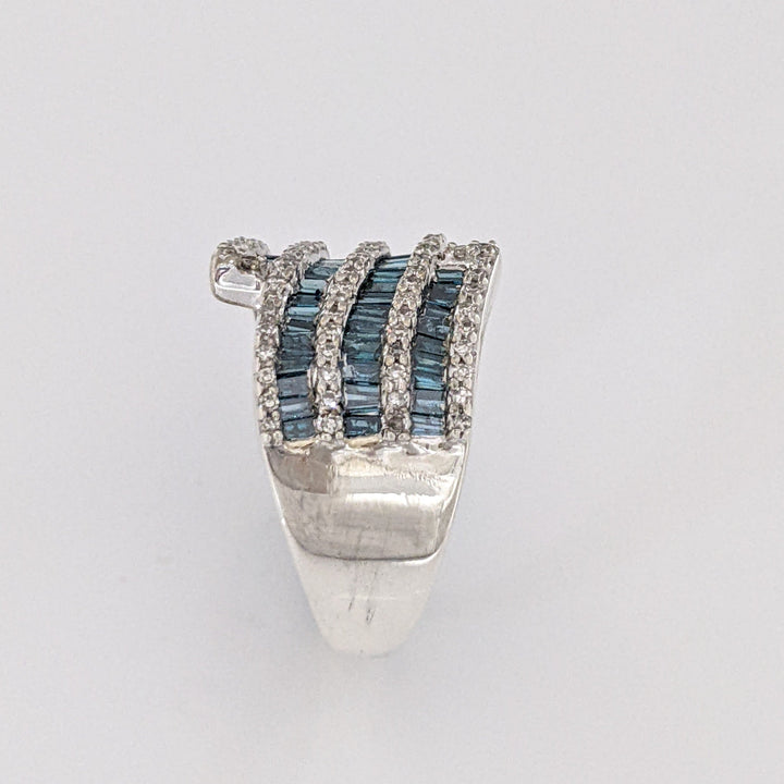 STERLING SILVER 1.00 CARAT TOTAL WEIGHT ROUND AND BAGUETTE WHITE AND BLUE DIAMOND ESTATE RING 4.0 GRAMS