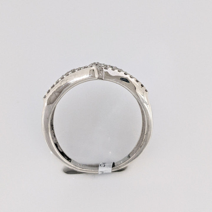 STERLING SILVER 1.00 CARAT TOTAL WEIGHT ROUND AND BAGUETTE WHITE AND BLUE DIAMOND ESTATE RING 4.0 GRAMS