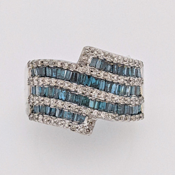 STERLING SILVER 1.00 CARAT TOTAL WEIGHT ROUND AND BAGUETTE WHITE AND BLUE DIAMOND ESTATE RING 4.0 GRAMS