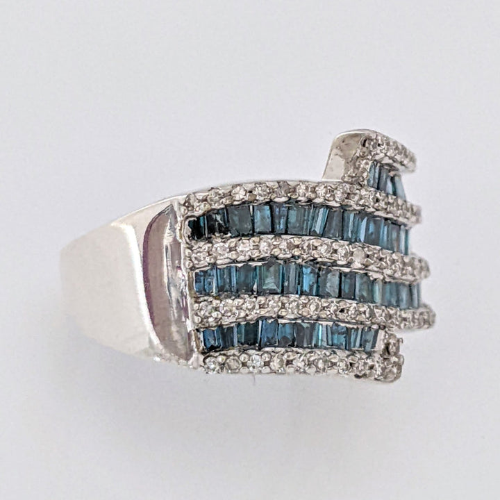 STERLING SILVER 1.00 CARAT TOTAL WEIGHT ROUND AND BAGUETTE WHITE AND BLUE DIAMOND ESTATE RING 4.0 GRAMS