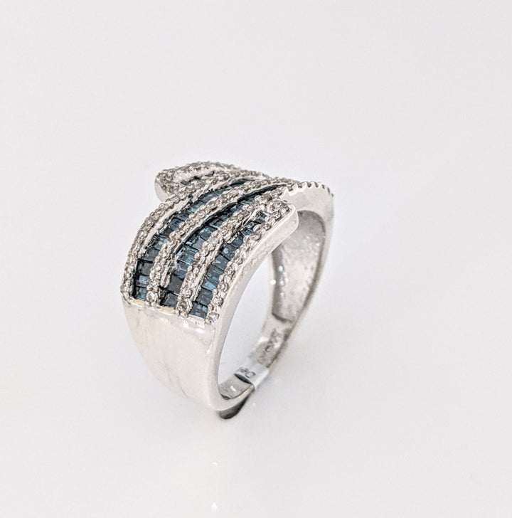 STERLING SILVER 1.00 CARAT TOTAL WEIGHT ROUND AND BAGUETTE WHITE AND BLUE DIAMOND ESTATE RING 4.0 GRAMS