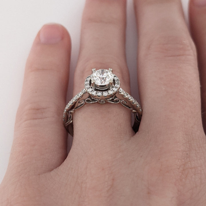 14K 1.11 CARAT TOTAL WEIGHT SI2 F DIAMOND ROUND (36) ESTATE HALO RING 3.0 GRAMS