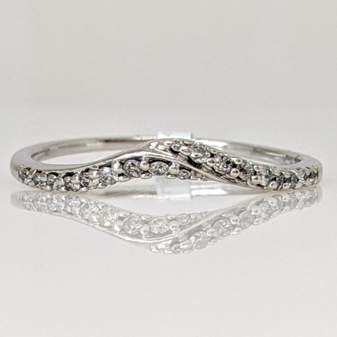14K WHITE .16 CARAT TOTAL WEIGHT I1 I DIAMOND ROUND (18) ESTATE CURVED BAND 1.3 GRAMS