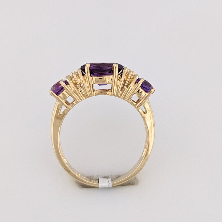 14K AMETHYST OVAL (1) 6X8 (2) 4X6 WITH (4) MELEE ESTATE RING 4.1 GRAMS