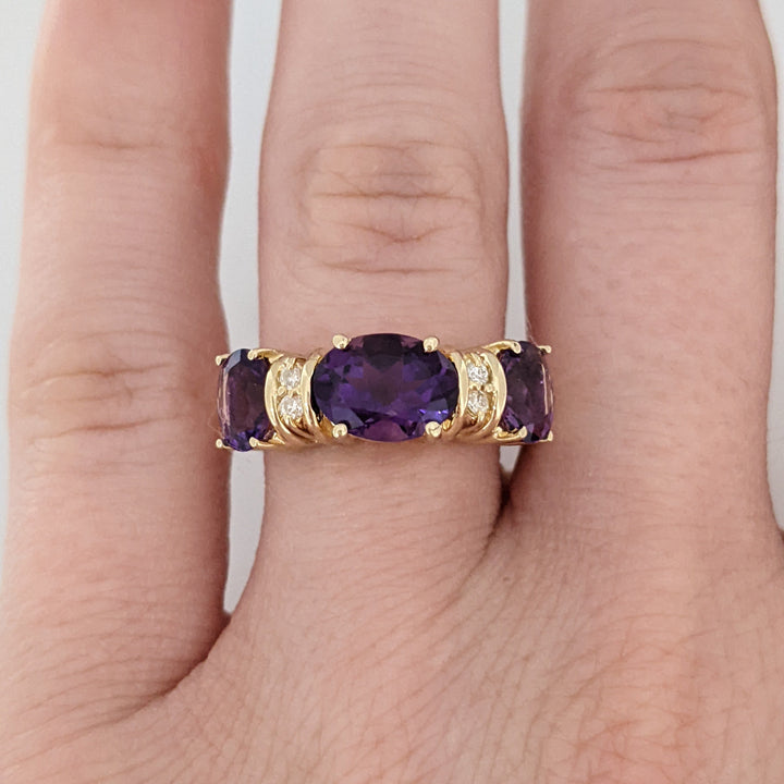 14K AMETHYST OVAL (1) 6X8 (2) 4X6 WITH (4) MELEE ESTATE RING 4.1 GRAMS