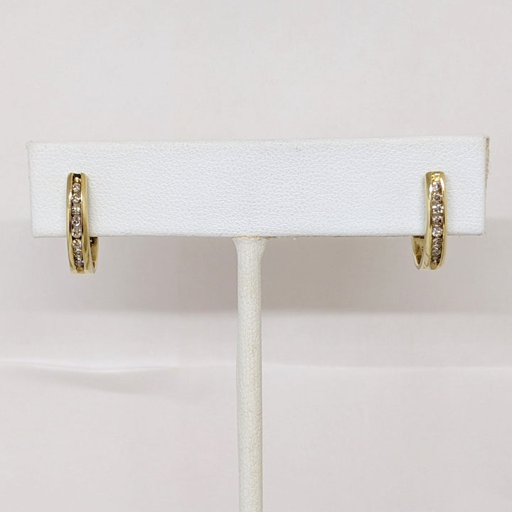 10K .24 CARAT TOTAL WEIGHT I1 P DIAMOND ROUND (16) CHANNEL SET J HOOP ESTATE EARRINGS 2.5 GRAMS