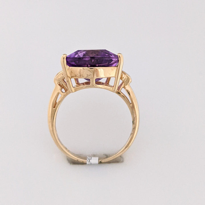 14K AMETHYST TRILLION 12MM WITH (4) MELEE ESTATE RING 4.2 GRAMS