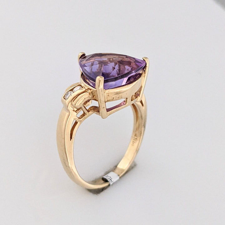 14K AMETHYST TRILLION 12MM WITH (4) MELEE ESTATE RING 4.2 GRAMS