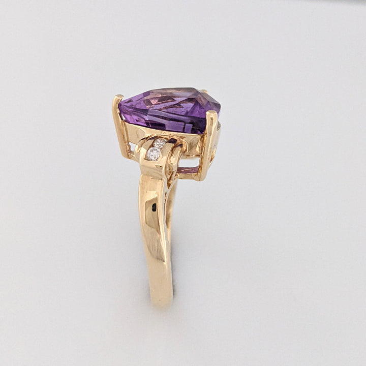 14K AMETHYST TRILLION 12MM WITH (4) MELEE ESTATE RING 4.2 GRAMS