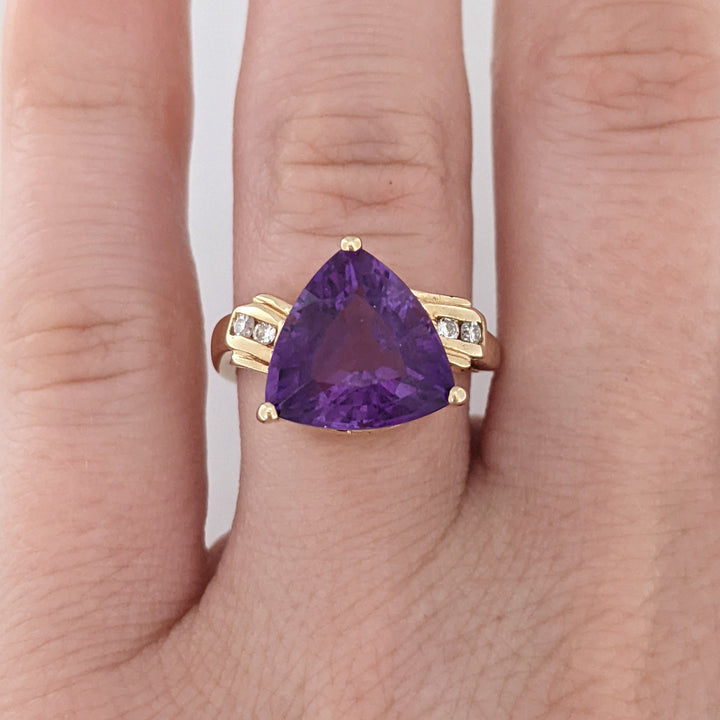 14K AMETHYST TRILLION 12MM WITH (4) MELEE ESTATE RING 4.2 GRAMS