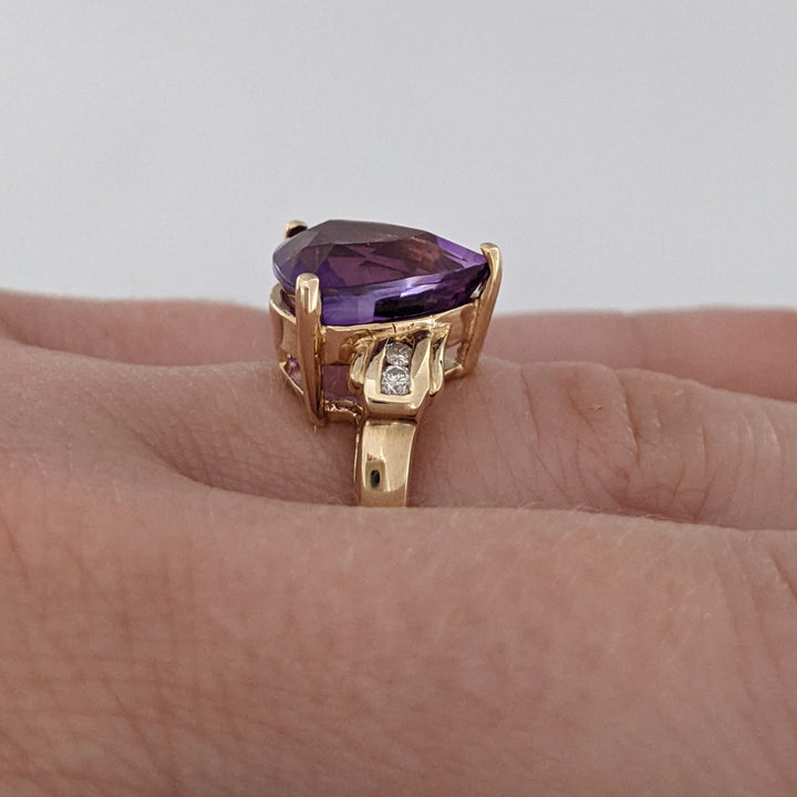 14K AMETHYST TRILLION 12MM WITH (4) MELEE ESTATE RING 4.2 GRAMS