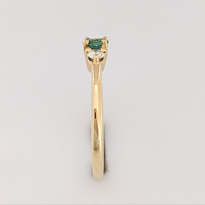 14K GREEN TOURMALINE ROUND 4MM WITH .18 DIAMOND TOTAL WEIGHT ESTATE RING 2.6 GRAMS