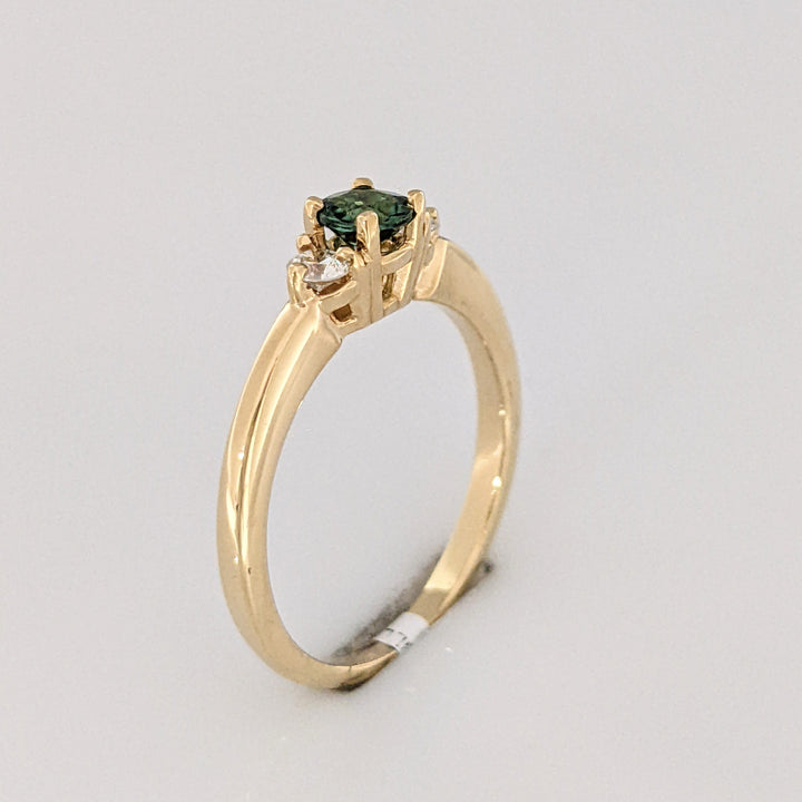 14K GREEN TOURMALINE ROUND 4MM WITH .18 DIAMOND TOTAL WEIGHT ESTATE RING 2.6 GRAMS