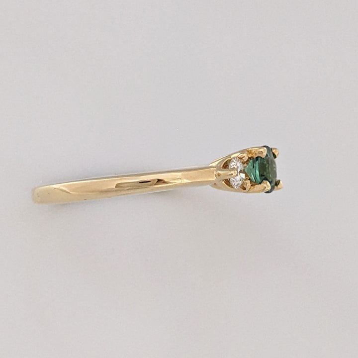 14K GREEN TOURMALINE ROUND 4MM WITH .18 DIAMOND TOTAL WEIGHT ESTATE RING 2.6 GRAMS