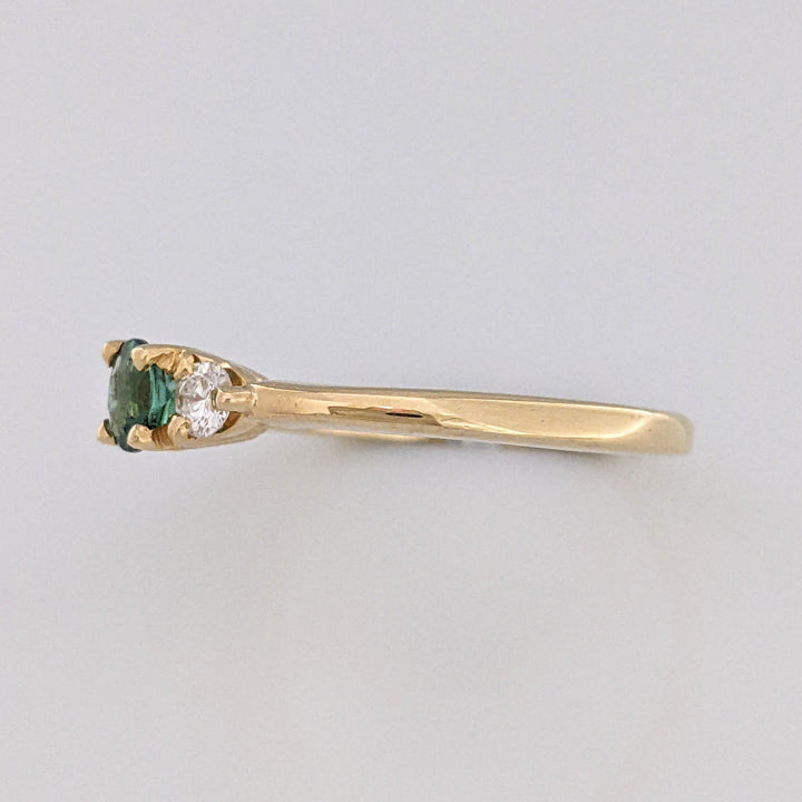 14K GREEN TOURMALINE ROUND 4MM WITH .18 DIAMOND TOTAL WEIGHT ESTATE RING 2.6 GRAMS