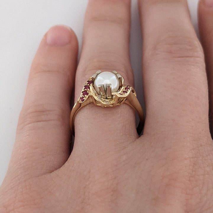 14K PEARL ROUND 6MM WITH (10) RUBY AND (6) MELEE ESTATE RING 3.0 GRAMS