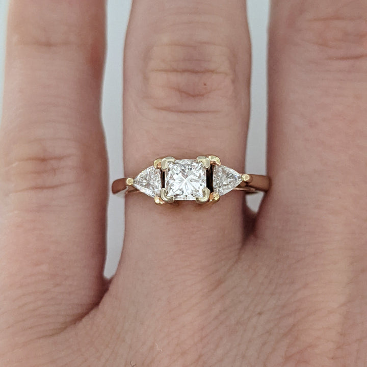 14K .77 CARAT TOTAL WEIGHT VS H DIAMOND PRINCESS CUT WITH (2) TRILLION TRINITY ESTATE RING