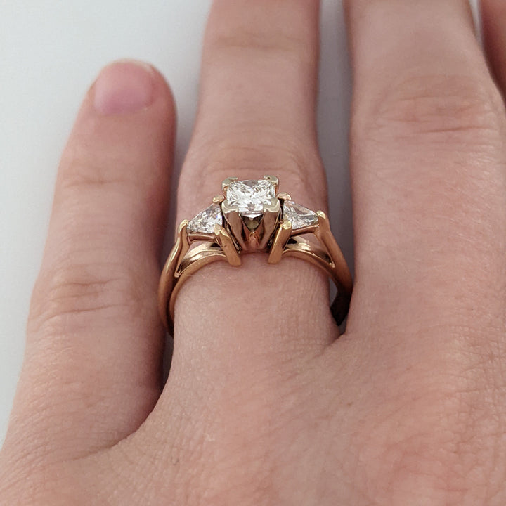 14K .77 CARAT TOTAL WEIGHT VS H DIAMOND PRINCESS CUT WITH (2) TRILLION TRINITY ESTATE RING