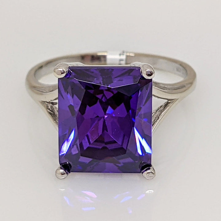 10K WHITE PURPLE GLASS EMERALD CUT 10X12 ESTATE RING 4.4 GRAMS