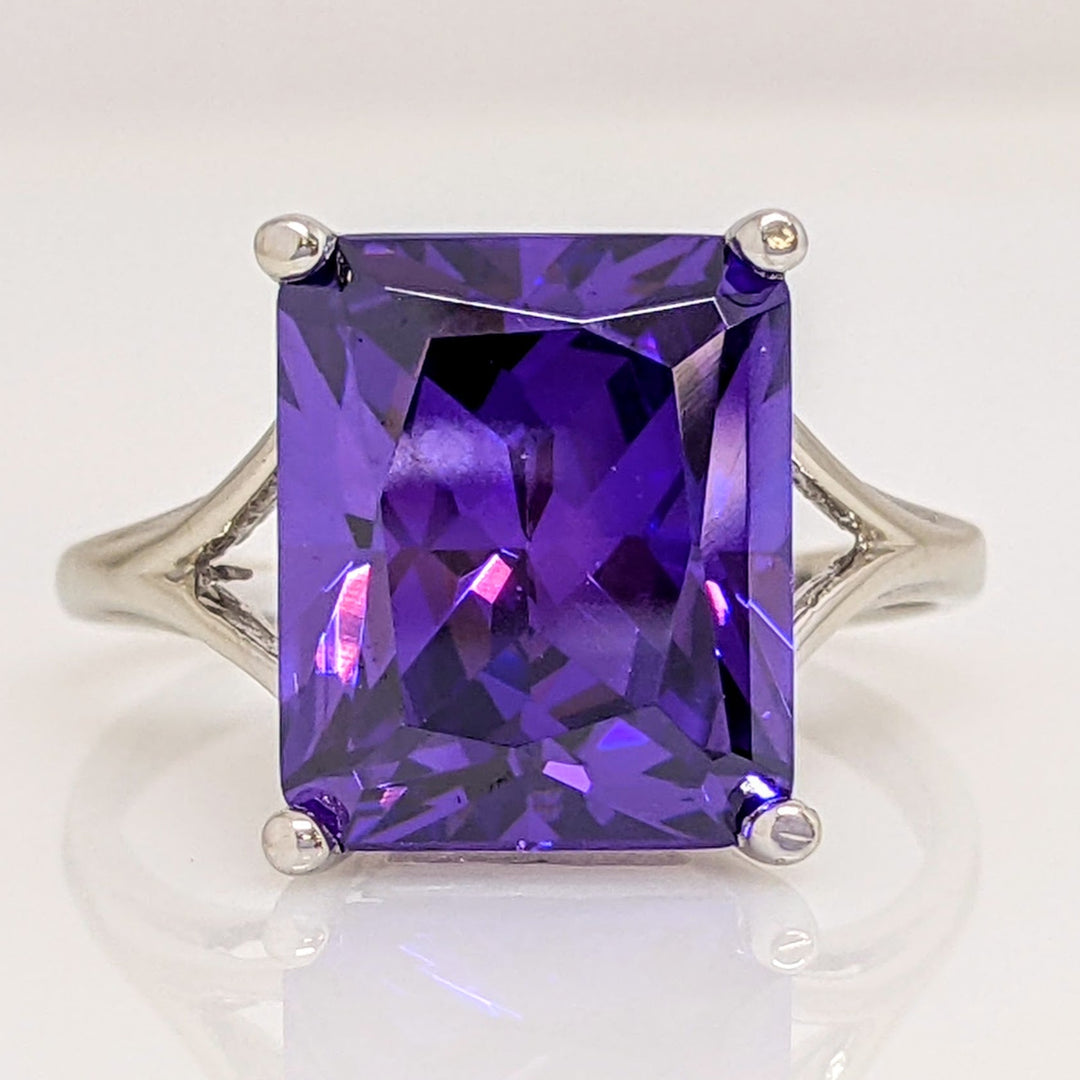 10K WHITE PURPLE GLASS EMERALD CUT 10X12 ESTATE RING 4.4 GRAMS