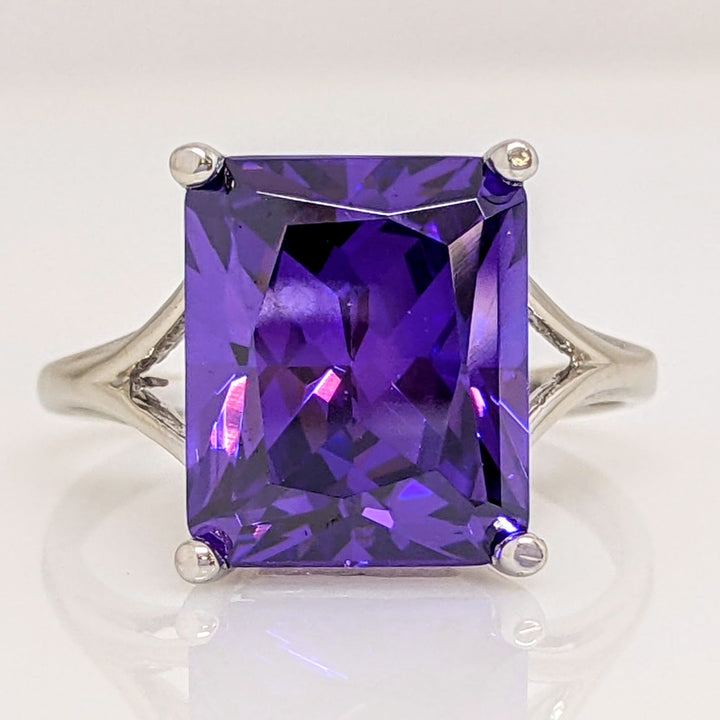 10K WHITE PURPLE GLASS EMERALD CUT 10X12 ESTATE RING 4.4 GRAMS