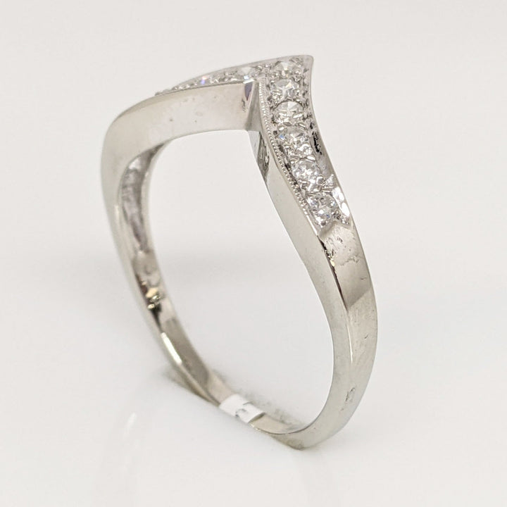 14K WHITE .16 CARAT TOTAL WEIGHT SI2 H DIAMOND ROUND (22) ESTATE V-BAND 2.1 GRAMS