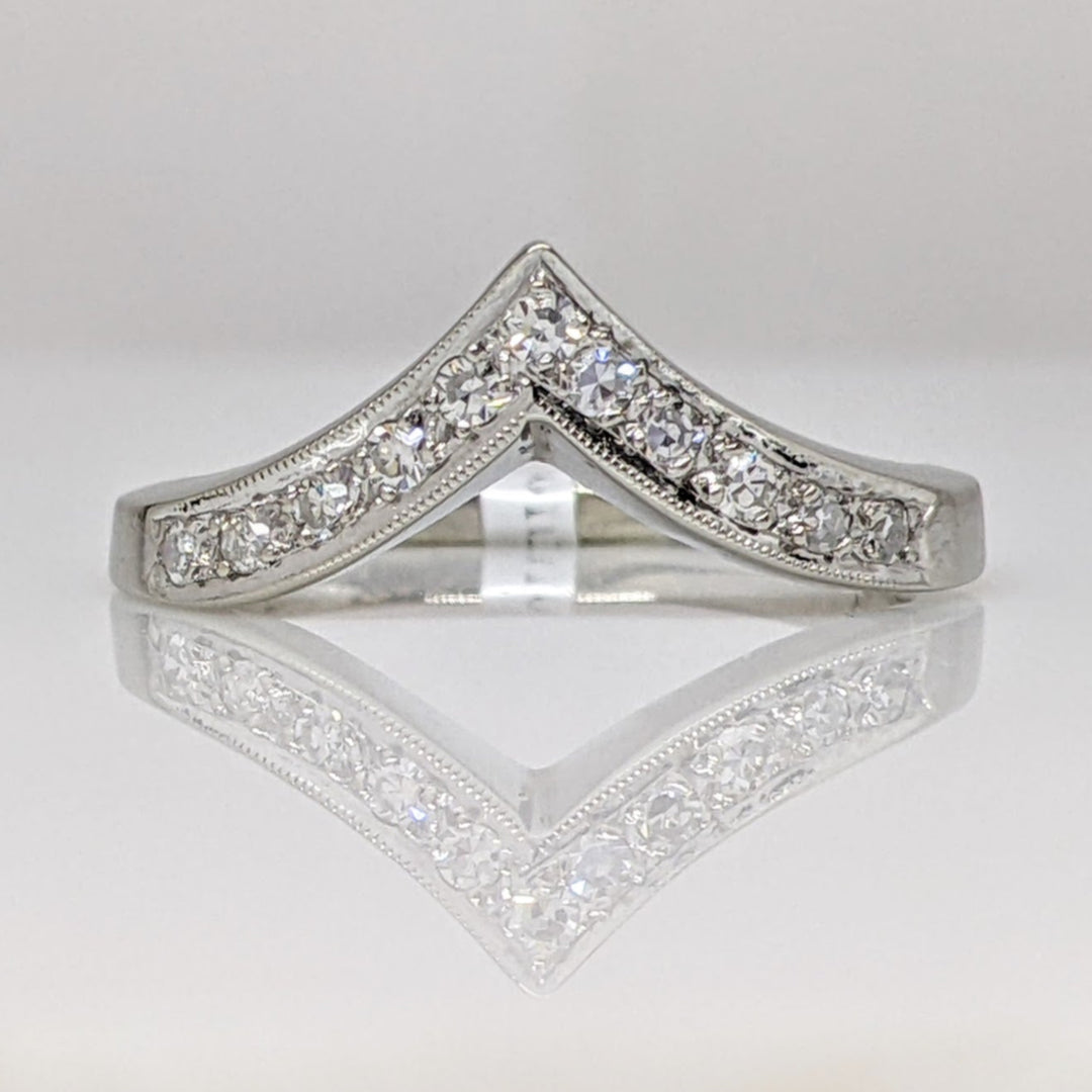14K WHITE .16 CARAT TOTAL WEIGHT SI2 H DIAMOND ROUND (22) ESTATE V-BAND 2.1 GRAMS