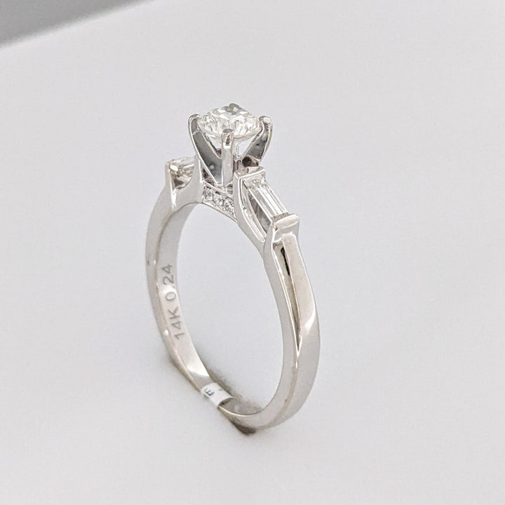 14K WHITE .63 CARAT TOTAL WEIGHT SI2 G DIAMOND ROUND (7) BAGUETTE (2) ESTATE RING 3.3 GRAMS