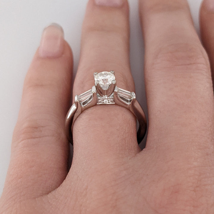 14K WHITE .63 CARAT TOTAL WEIGHT SI2 G DIAMOND ROUND (7) BAGUETTE (2) ESTATE RING 3.3 GRAMS
