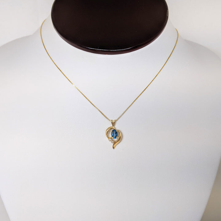 14K BLUE TOPAZ OVAL 4X6 WITH (2) MELEE FREE FORM ESTATE PENDANT & CHAIN 2.3 GRAMS