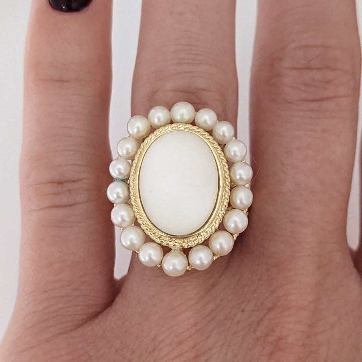14K MOON STONE OVAL WITH ROUND PEARL TRIM ESTATE RING 6.4 GRAMS