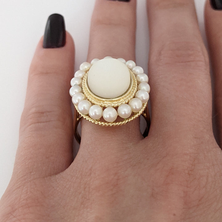 14K MOON STONE OVAL WITH ROUND PEARL TRIM ESTATE RING 6.4 GRAMS