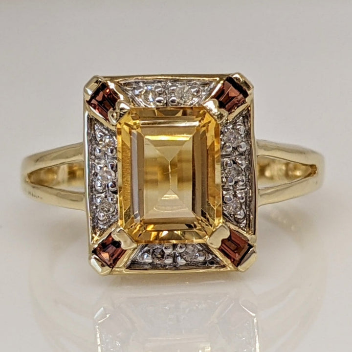 10K CITRINE EMERALD CUT 6X8 WITH (4) GARNET BAGUETTE AND (10) MELEE ESTATE RING 3.1 GRAMS