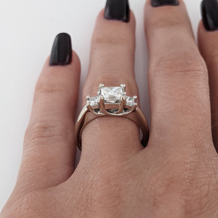 14K WHITE 1.04 CARAT TOTAL WEIGHT VS2 G DIAMOND PRINCESS CUT (3) ESTATE RING 4.4 GRAMS