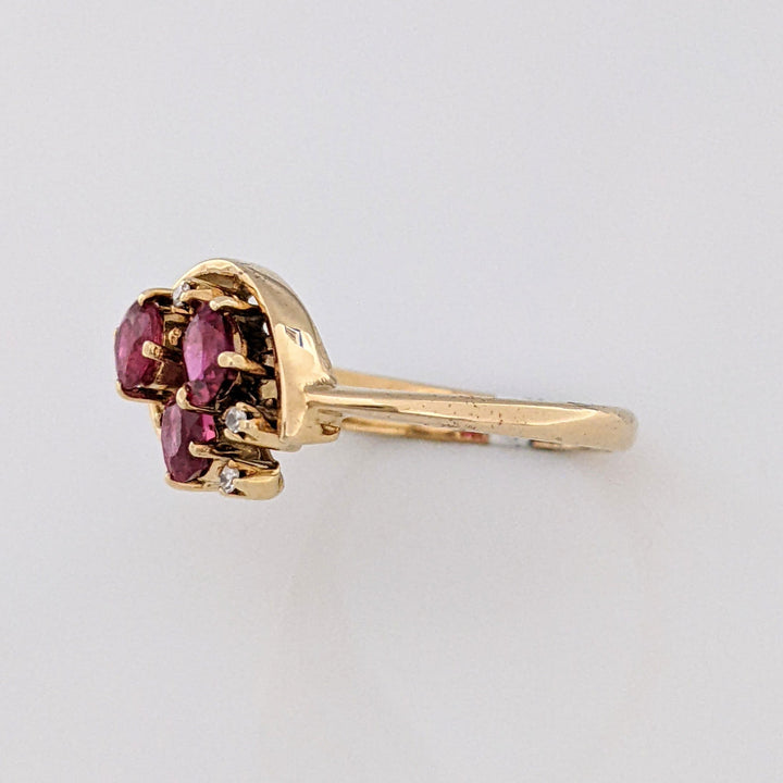 14K RUBY OVAL 3X4 (3) WITH (3) MELEE ESTATE RING 3.4 GRAMS