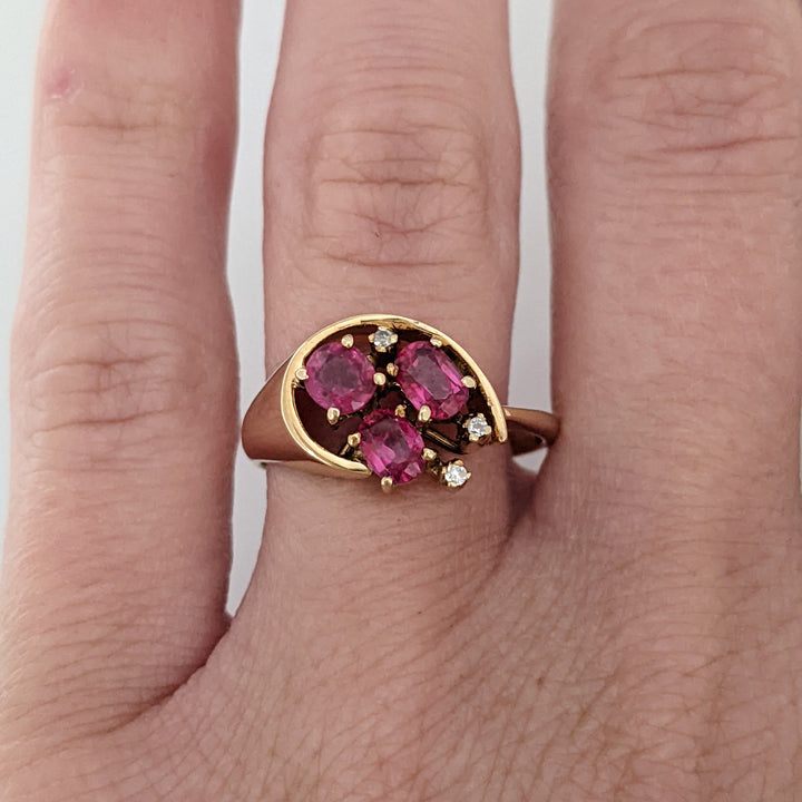 14K RUBY OVAL 3X4 (3) WITH (3) MELEE ESTATE RING 3.4 GRAMS
