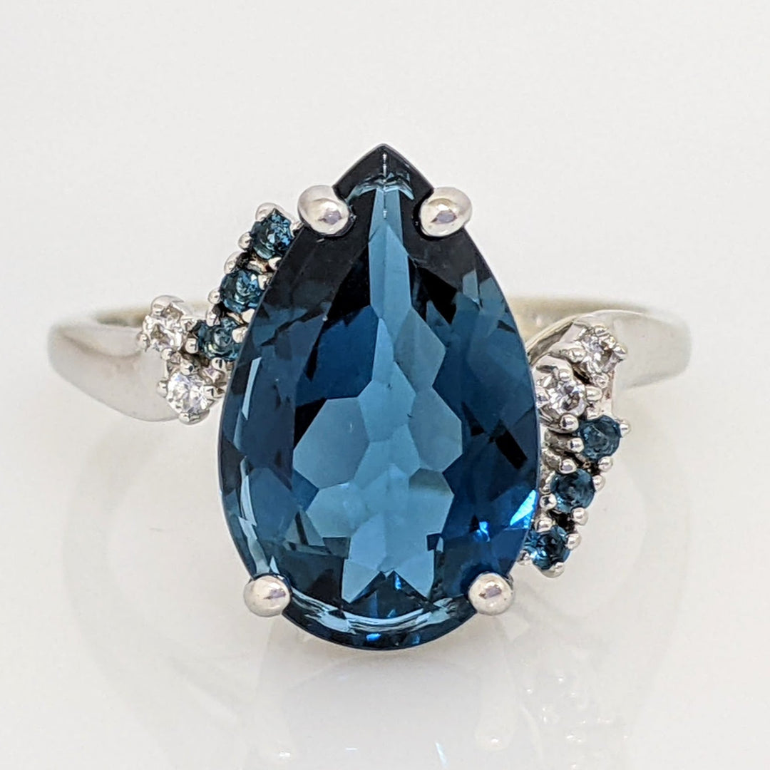 10K WHITE LONDON BLUE TOPAZ WITH (6) BLUE TOPAZ AND (2) WHITE TOPAZ ESTATE RING 3.5 GRAMS