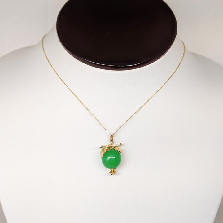 14K JADE GREEN APPLE ESTATE PENDANT & CHAIN 5.3 GRAMS