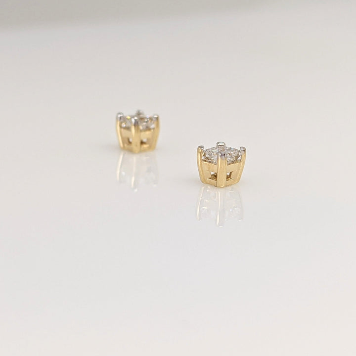 14K .24 CARAT TOTAL WEIGHT SI2-I1 J DIAMOND PRINCESS CUT (2) ESTATE STUD EARRINGS 0.5 GRAMS