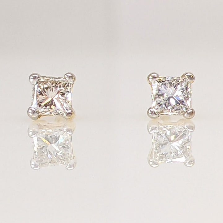 14K .24 CARAT TOTAL WEIGHT SI2-I1 J DIAMOND PRINCESS CUT (2) ESTATE STUD EARRINGS 0.5 GRAMS