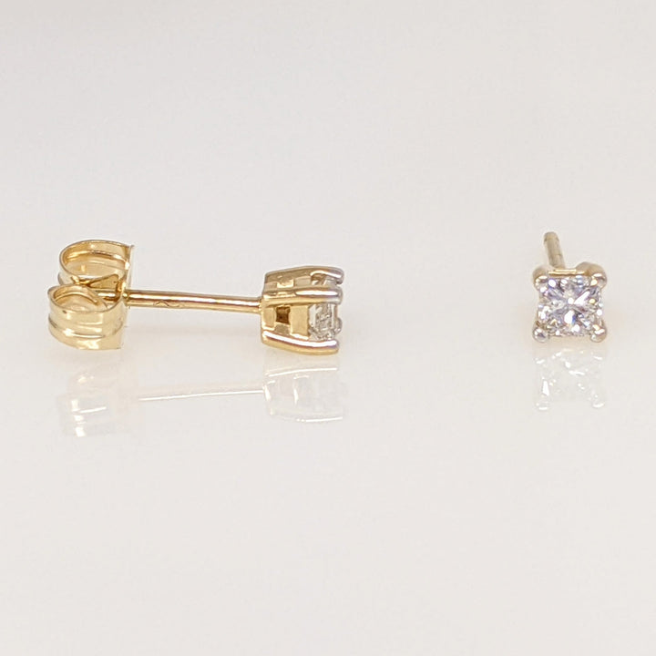 14K .24 CARAT TOTAL WEIGHT SI2-I1 J DIAMOND PRINCESS CUT (2) ESTATE STUD EARRINGS 0.5 GRAMS